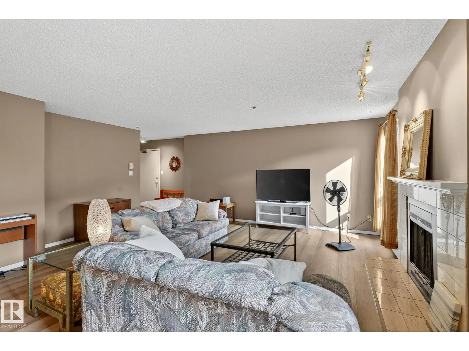 #305 10171 119 ST NW