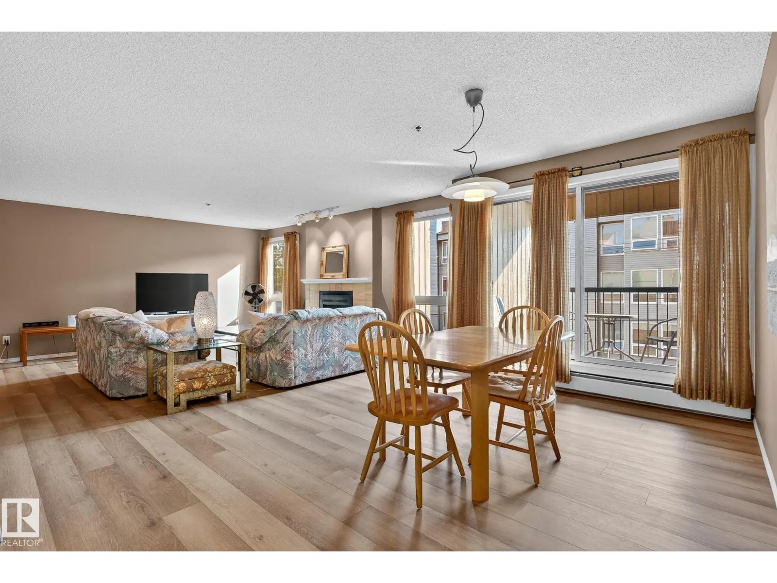 #305 10171 119 ST NW