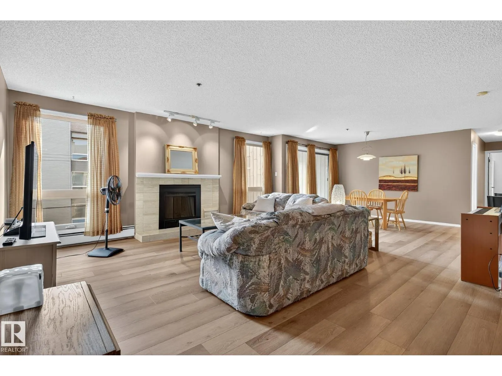 #305 10171 119 ST NW