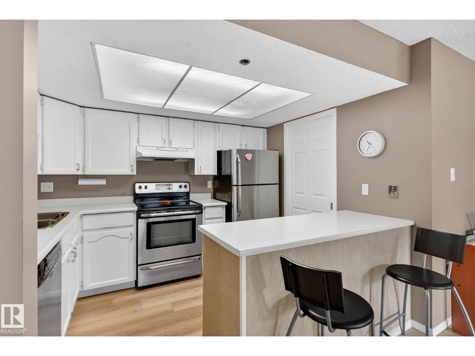 #305 10171 119 ST NW