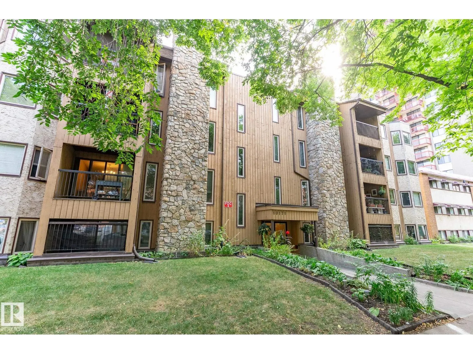 #305 10171 119 ST NW
