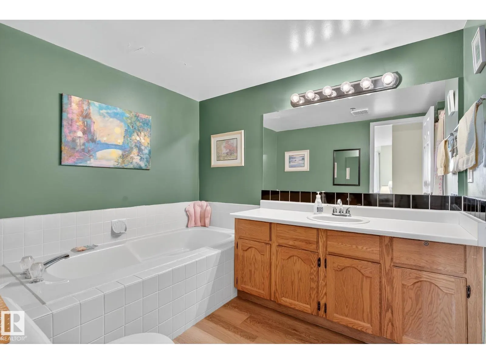 #305 10171 119 ST NW