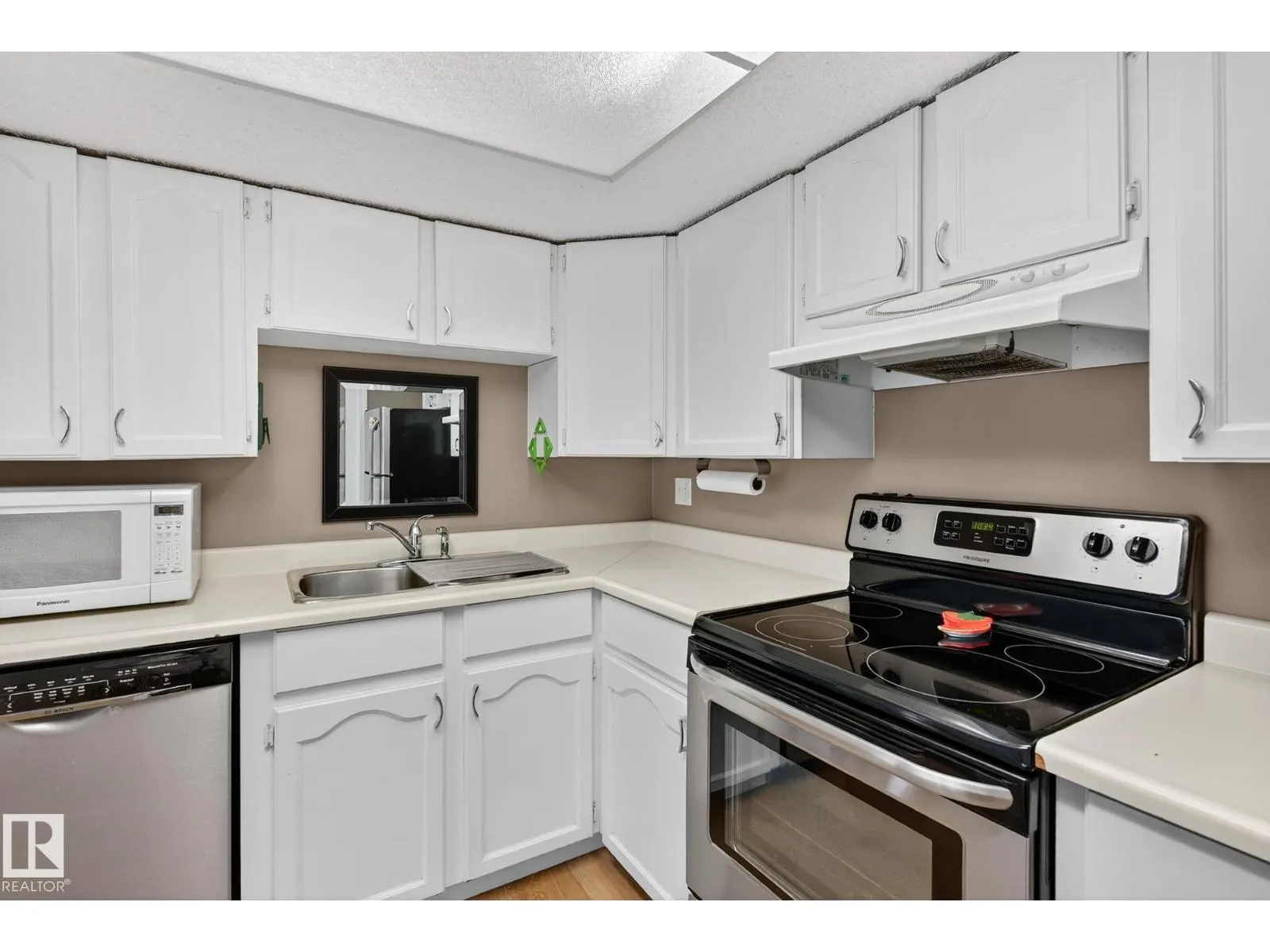 #305 10171 119 ST NW