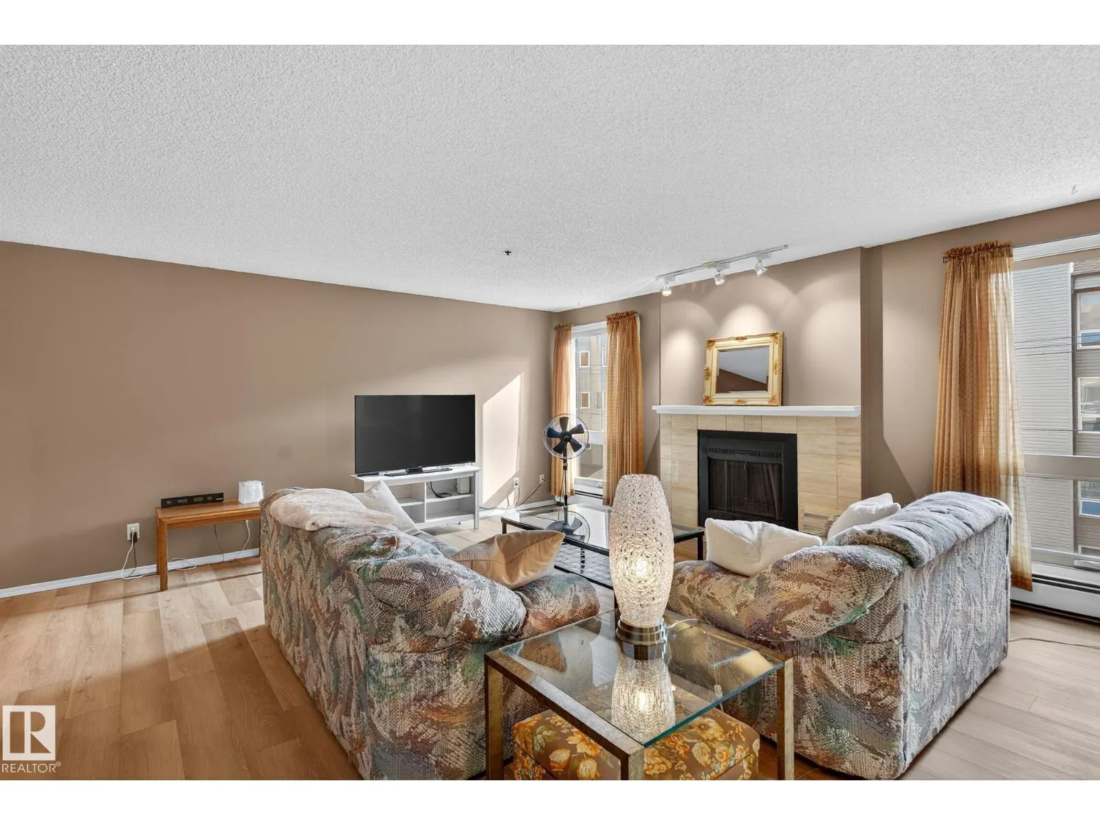 #305 10171 119 ST NW