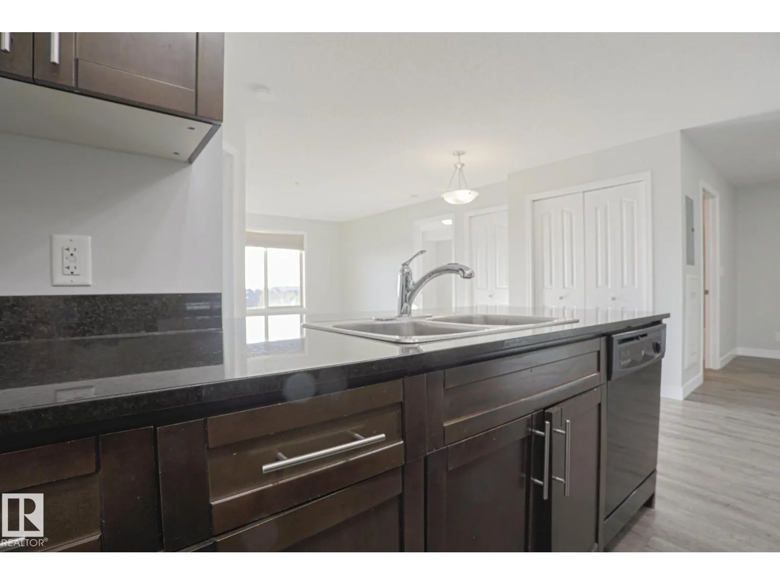 #314 11808 22 AV SW SW