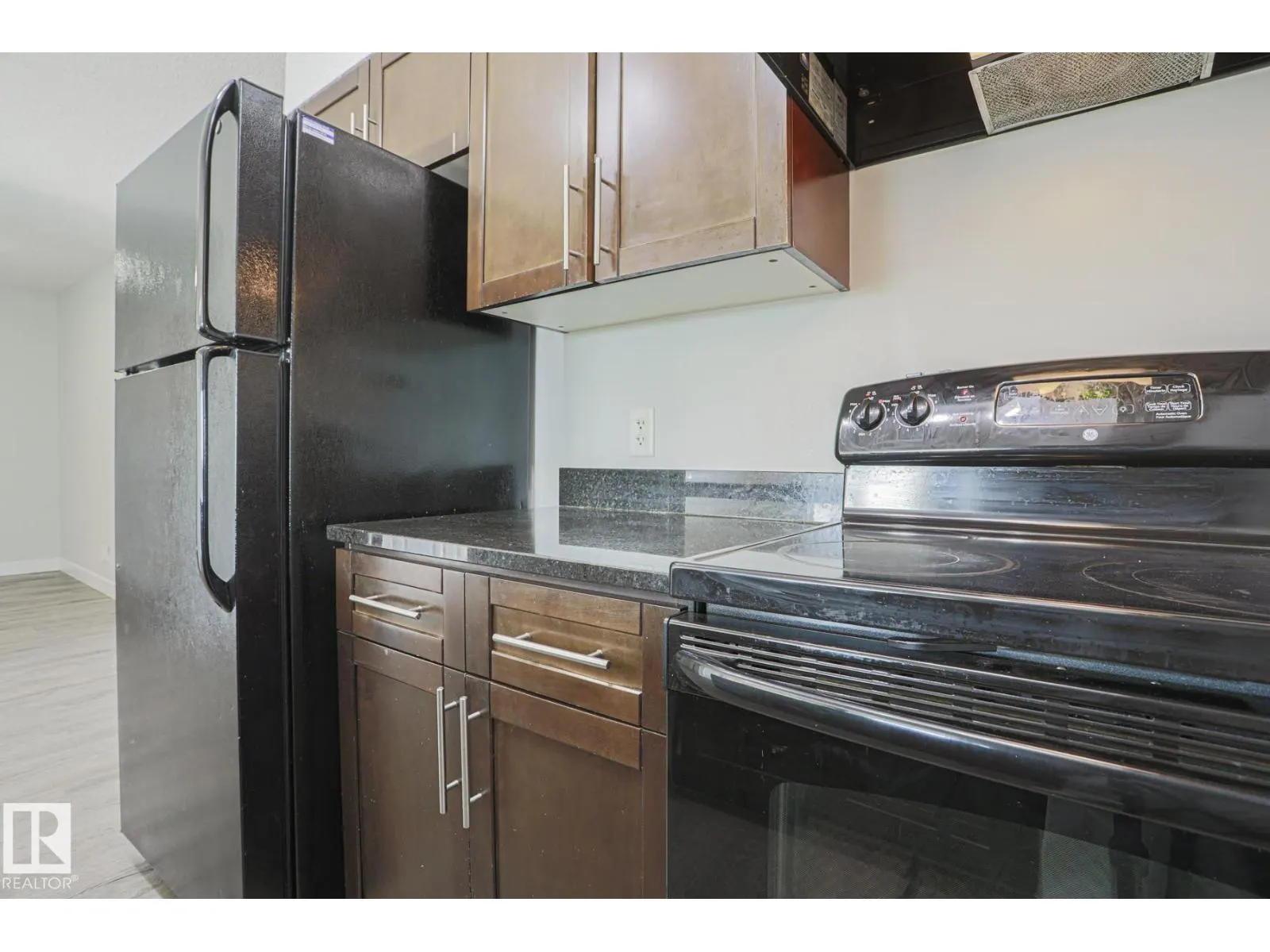 #314 11808 22 AV SW SW