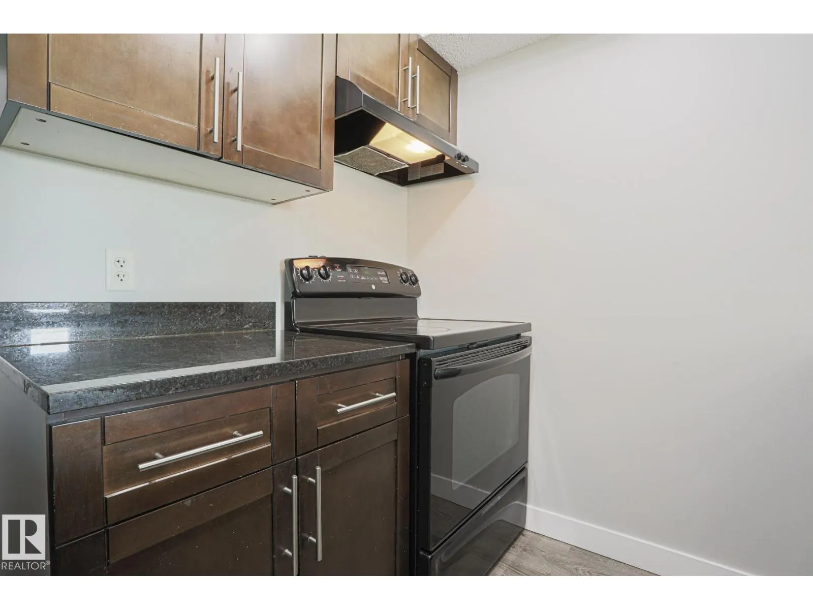 #314 11808 22 AV SW SW