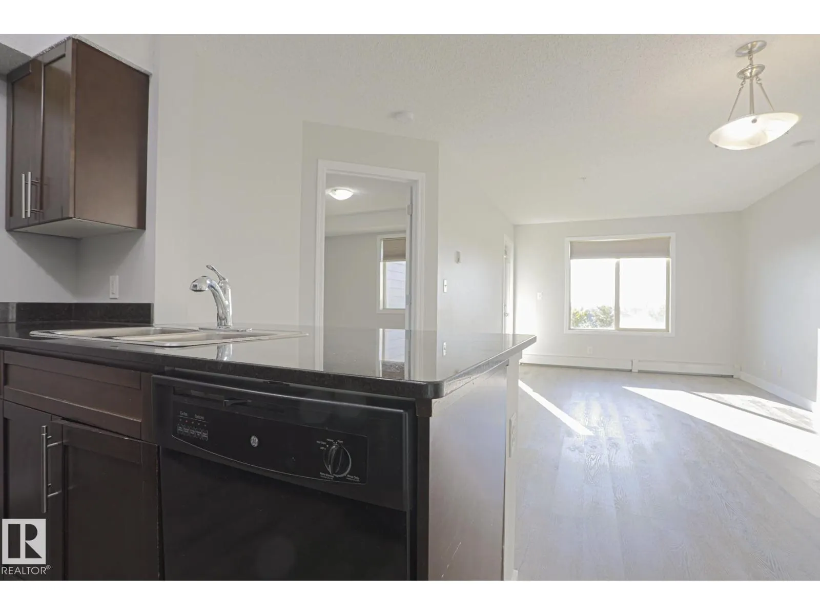 #314 11808 22 AV SW SW
