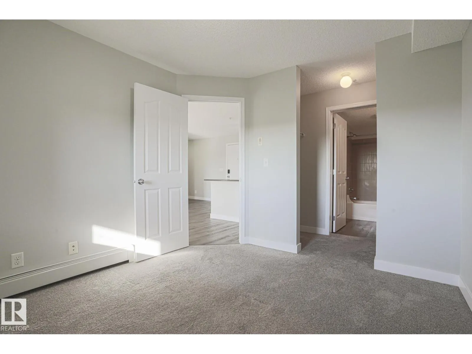 #314 11808 22 AV SW SW
