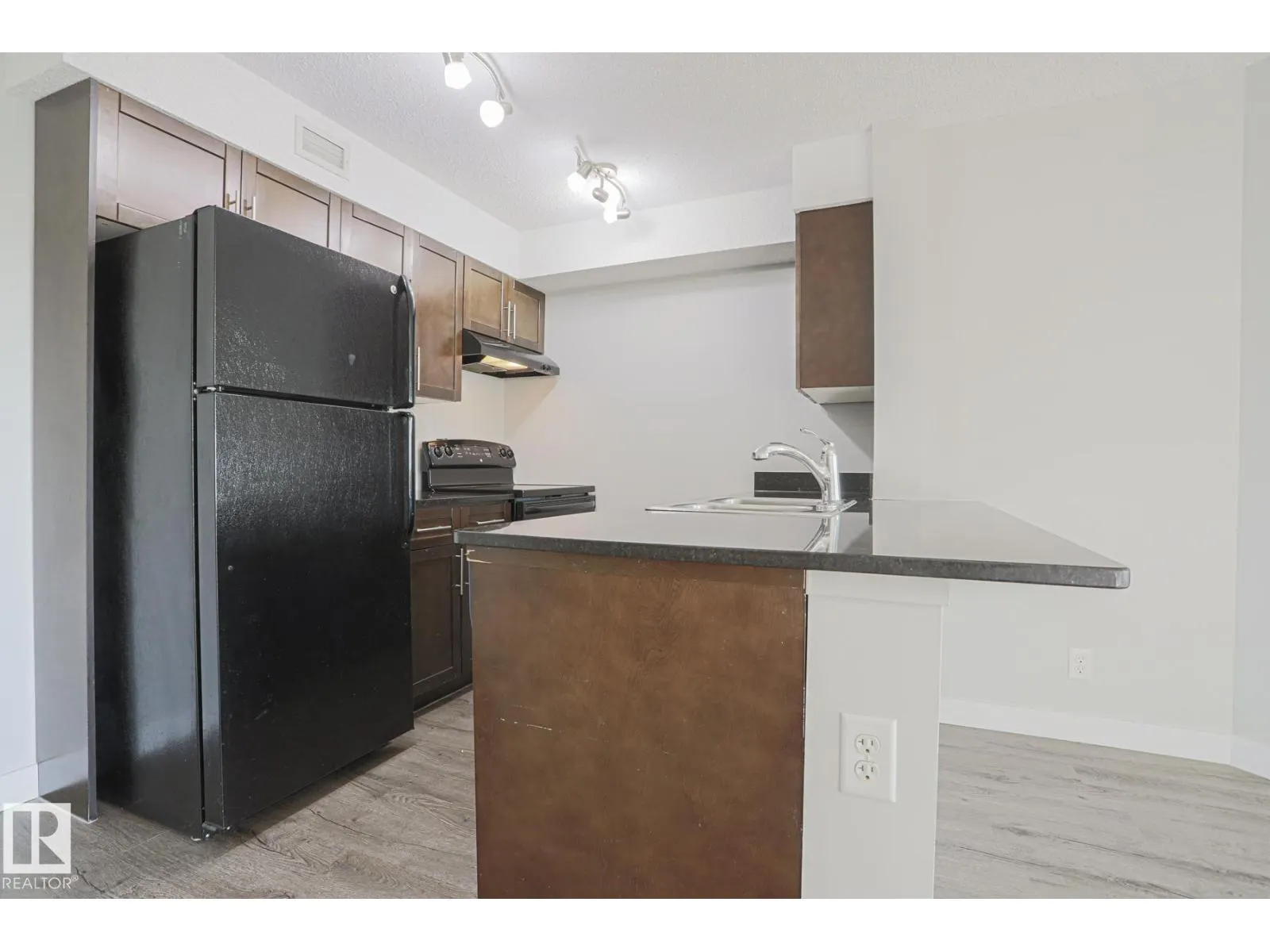 #314 11808 22 AV SW SW