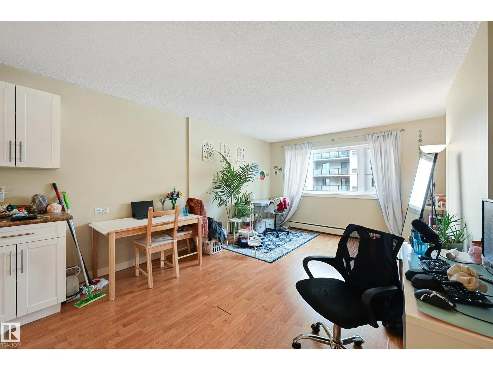 #901 9710 105 ST NW