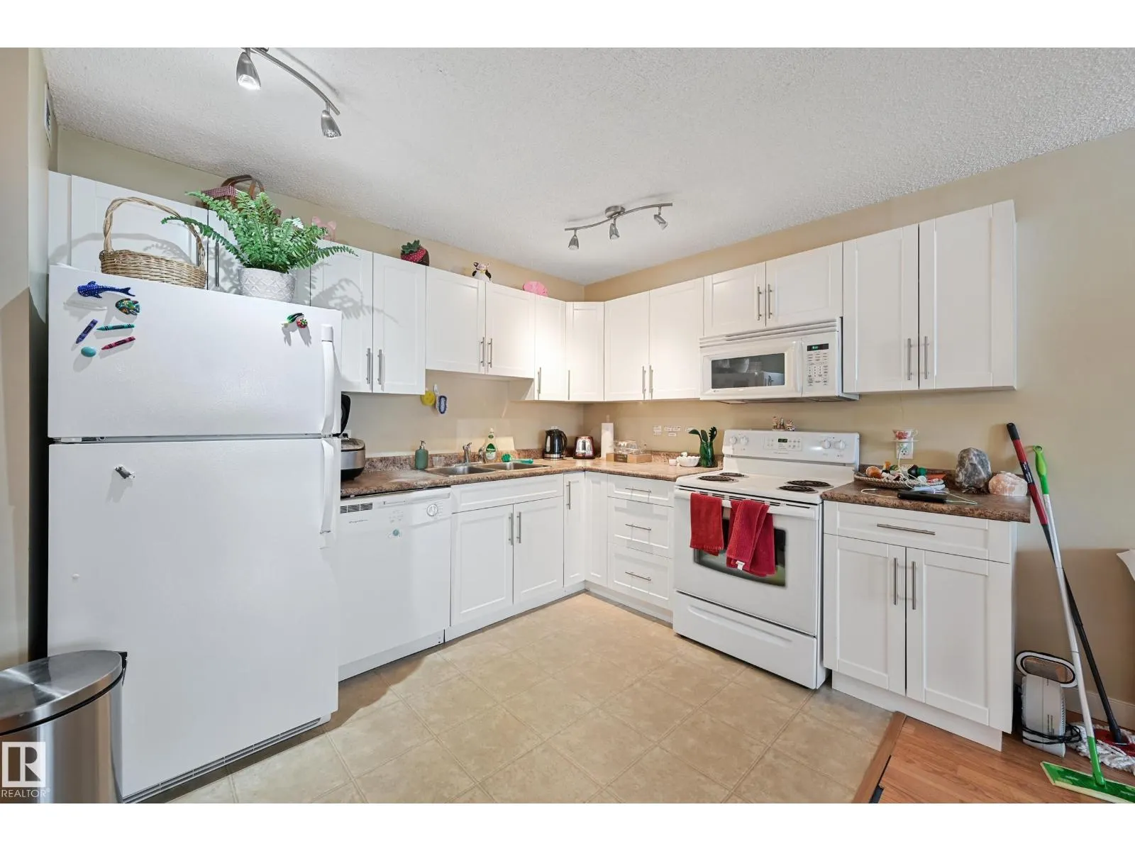 #901 9710 105 ST NW