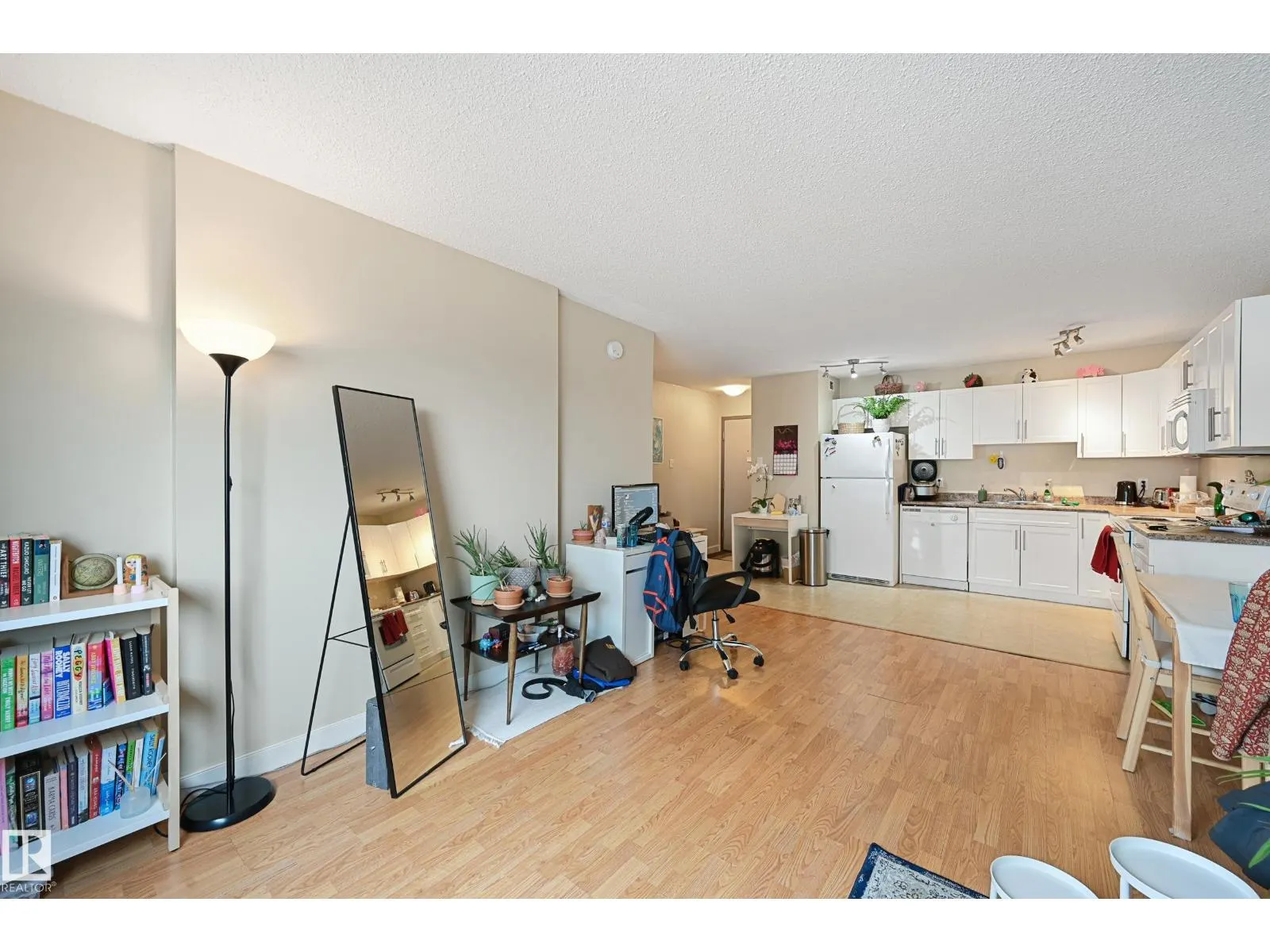 #901 9710 105 ST NW