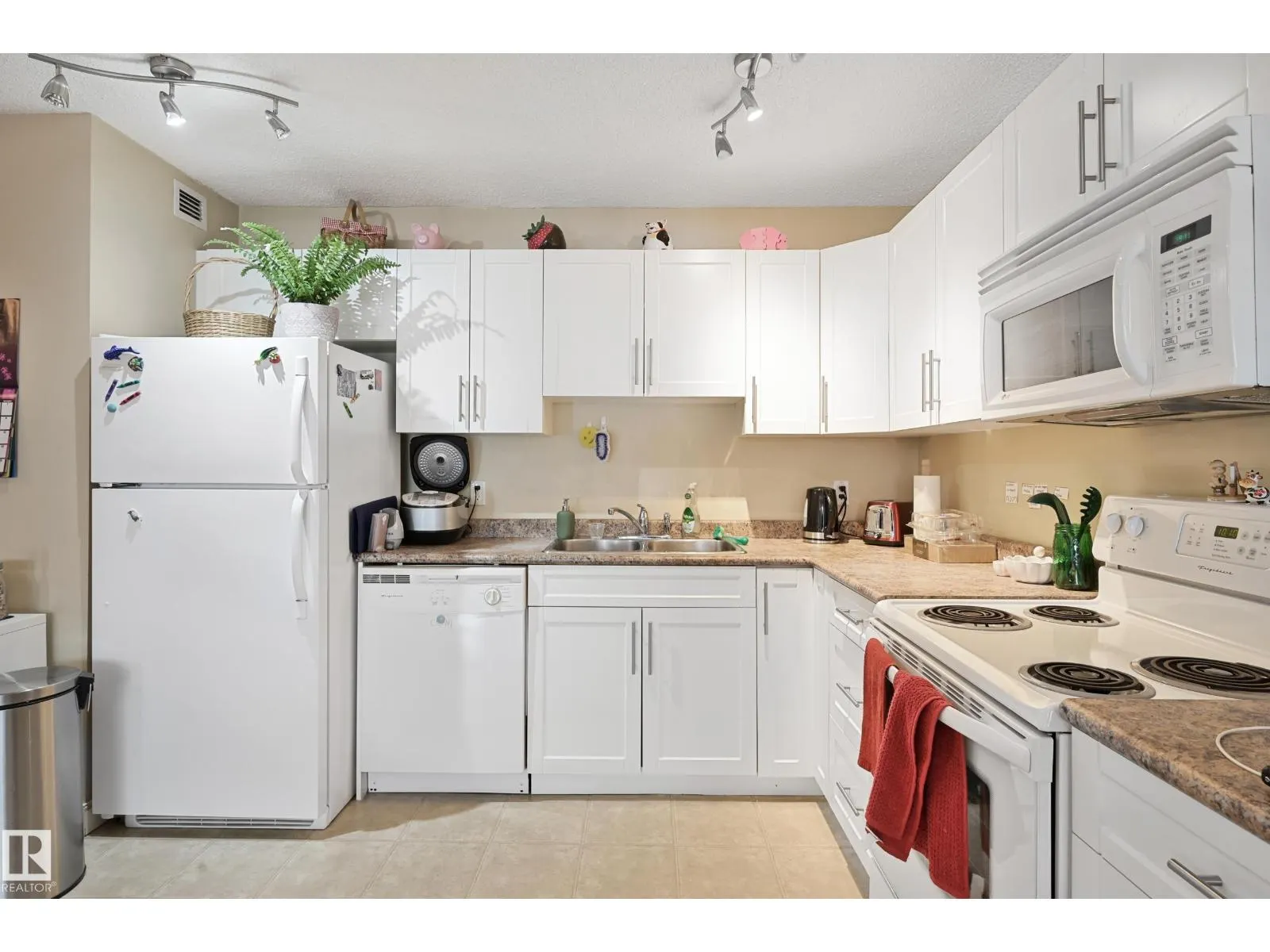 #901 9710 105 ST NW