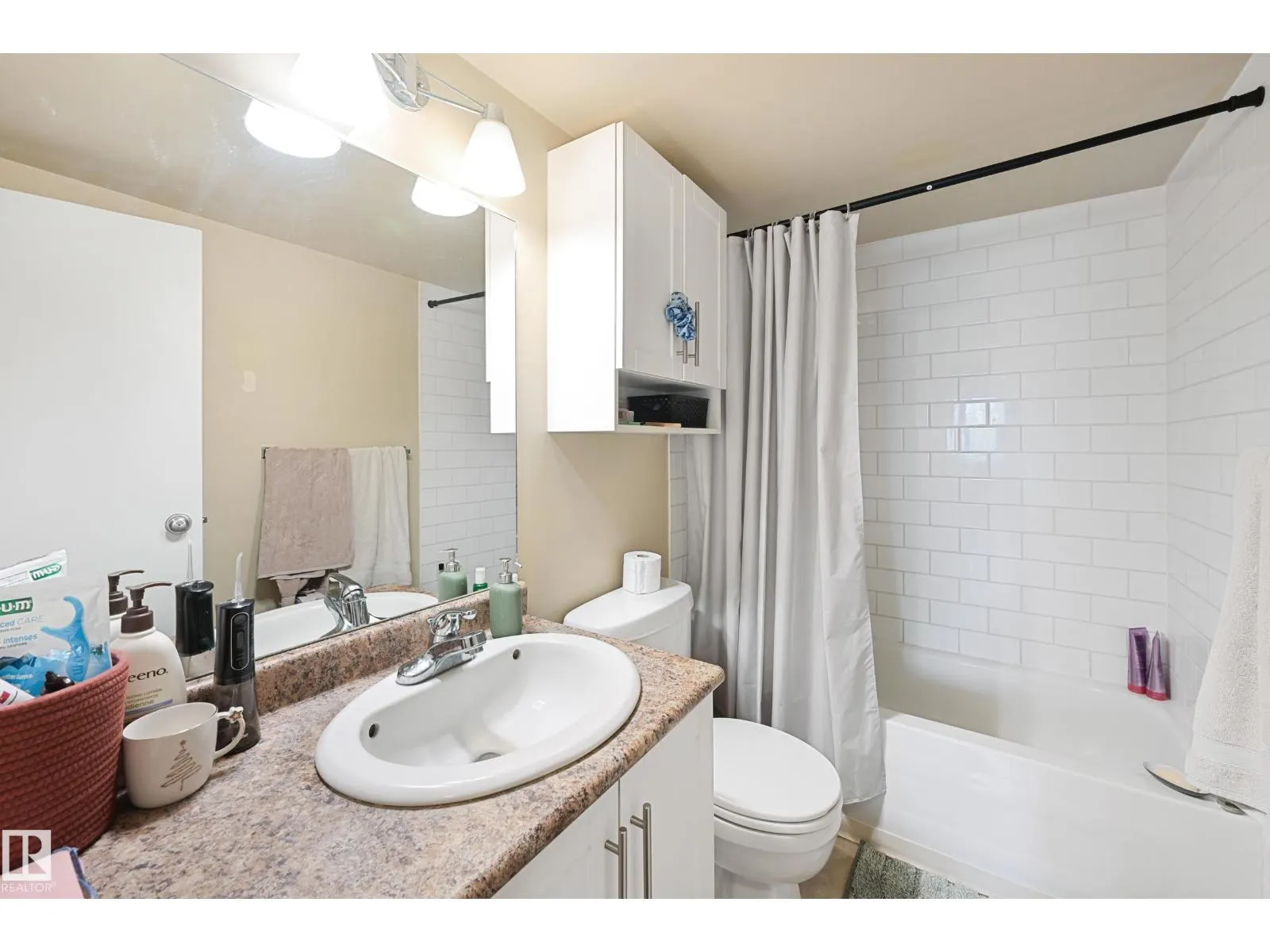 #901 9710 105 ST NW