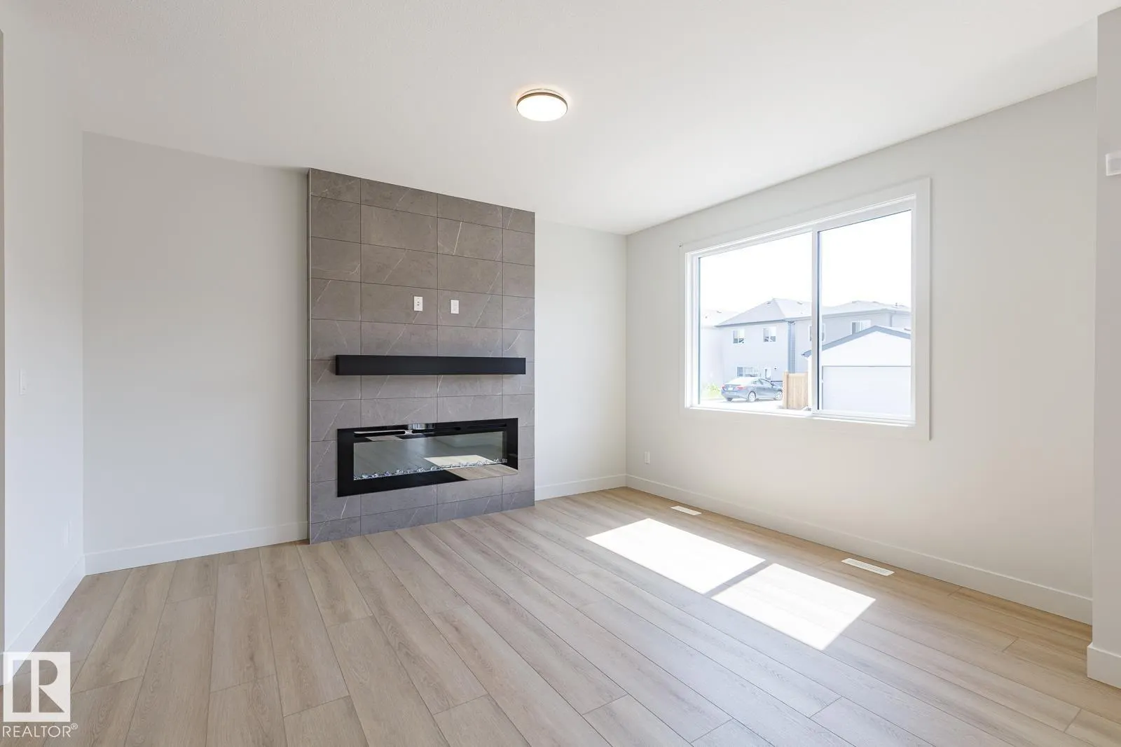 15679 18 AV SW