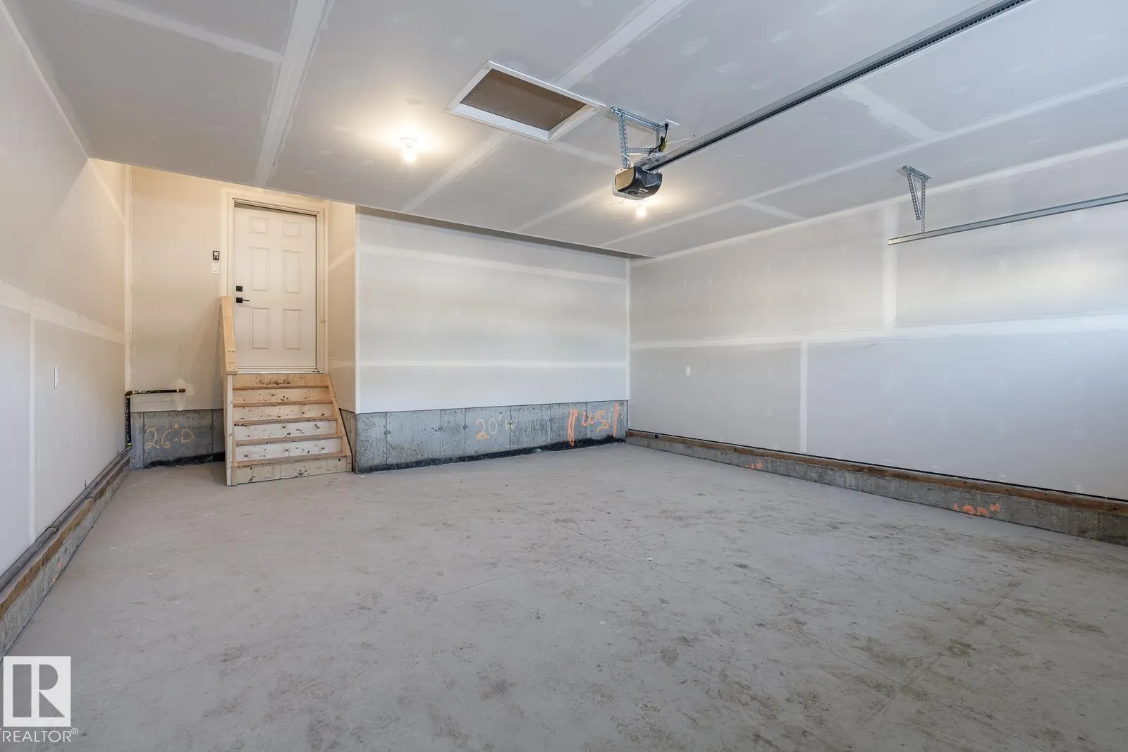 15679 18 AV SW