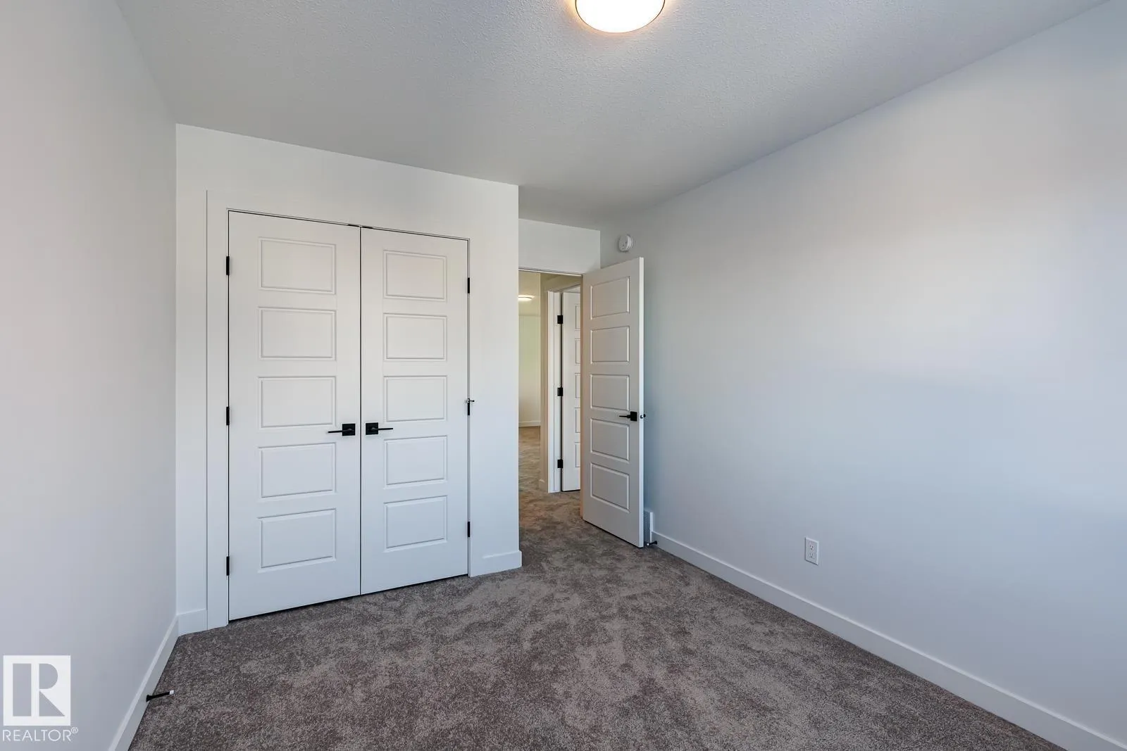 15679 18 AV SW