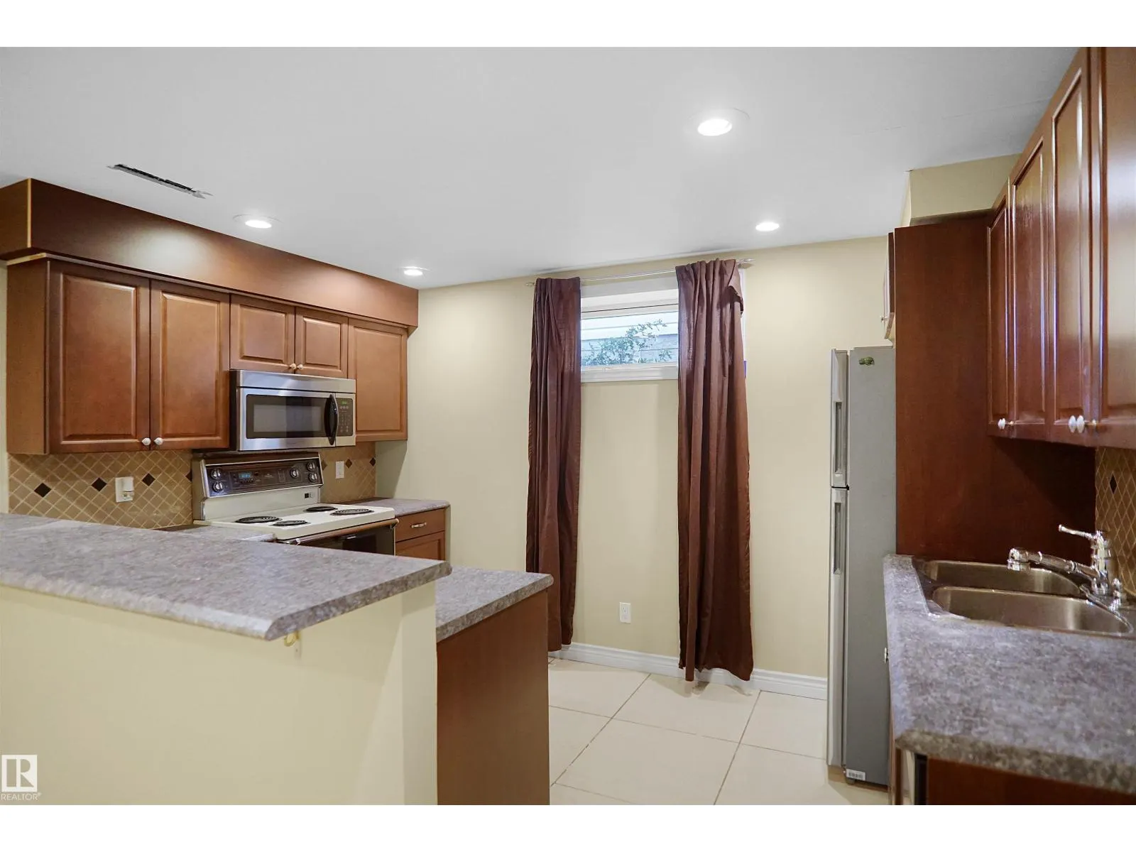 12815 79 ST NW