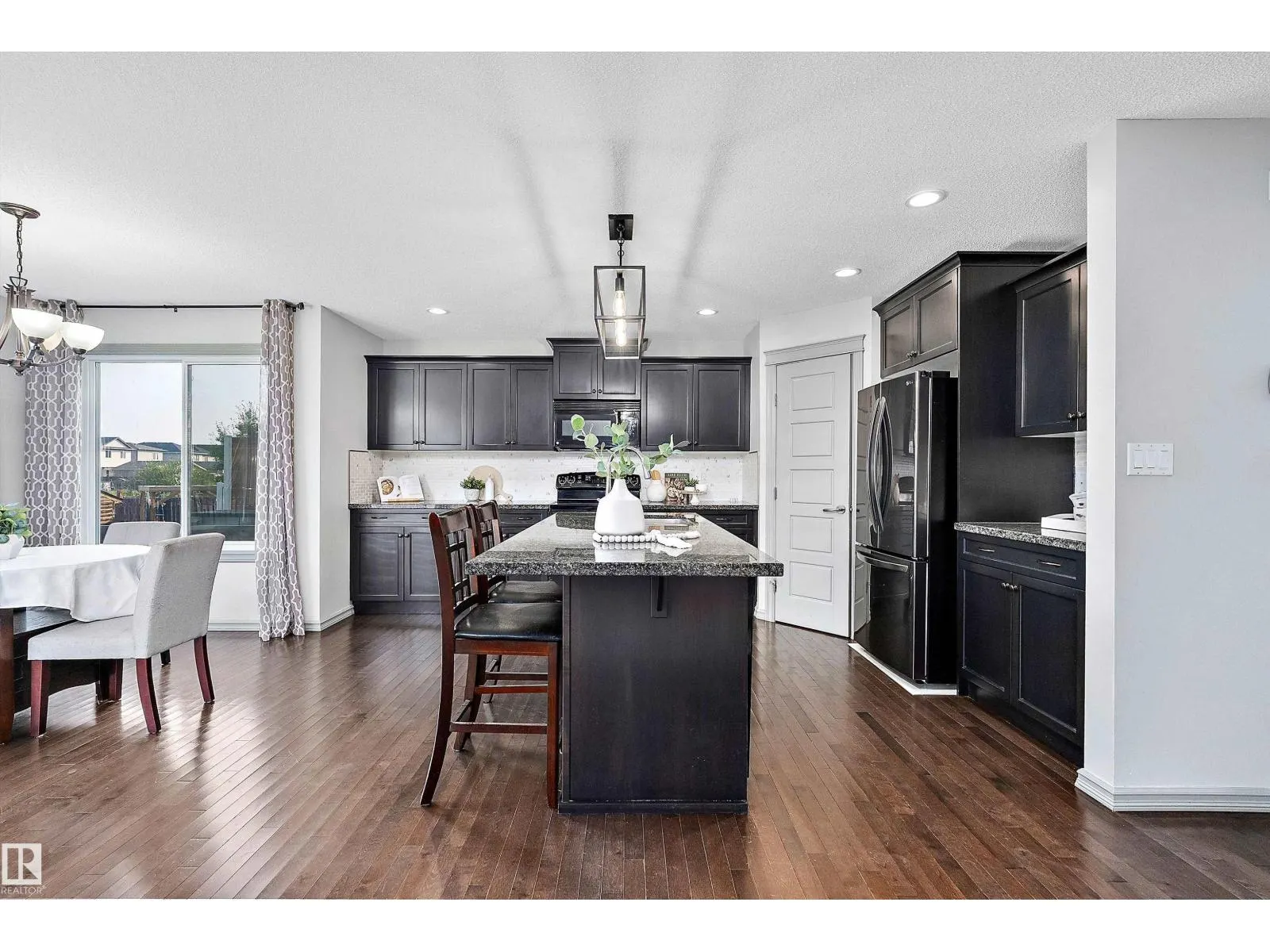 84 SELKIRK PL