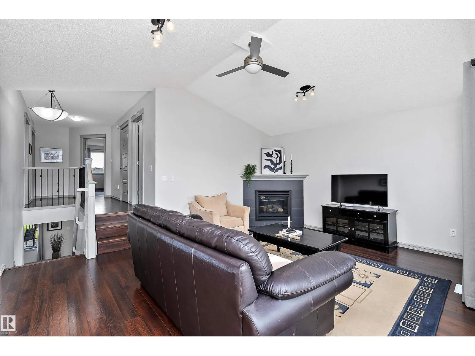 84 SELKIRK PL