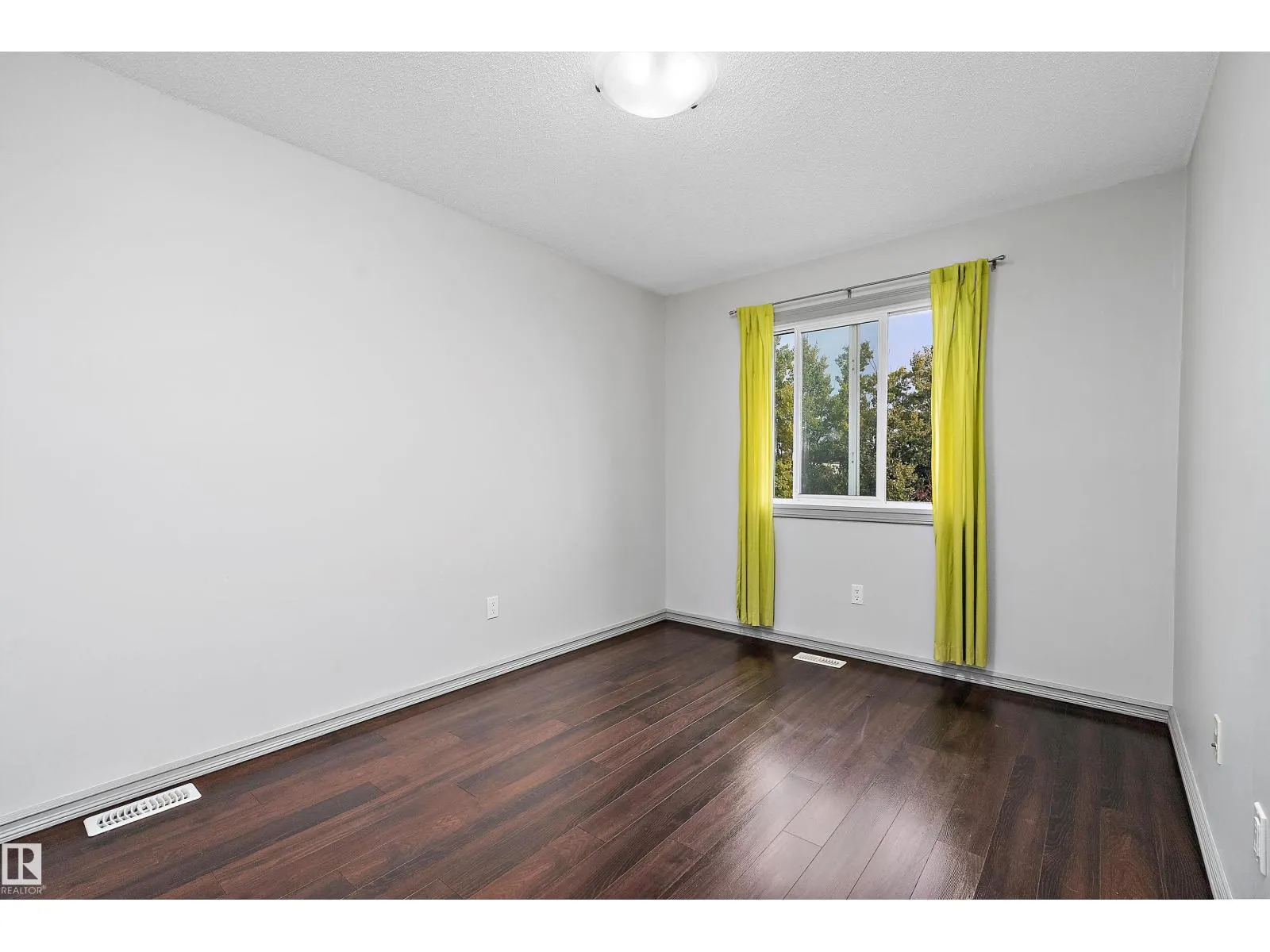 84 SELKIRK PL