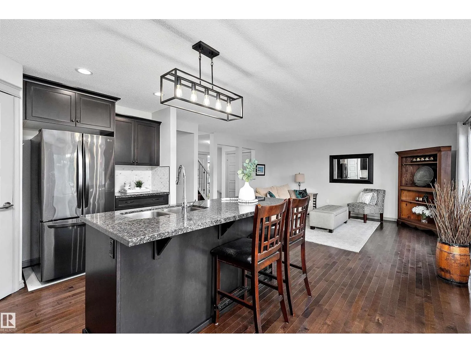 84 SELKIRK PL