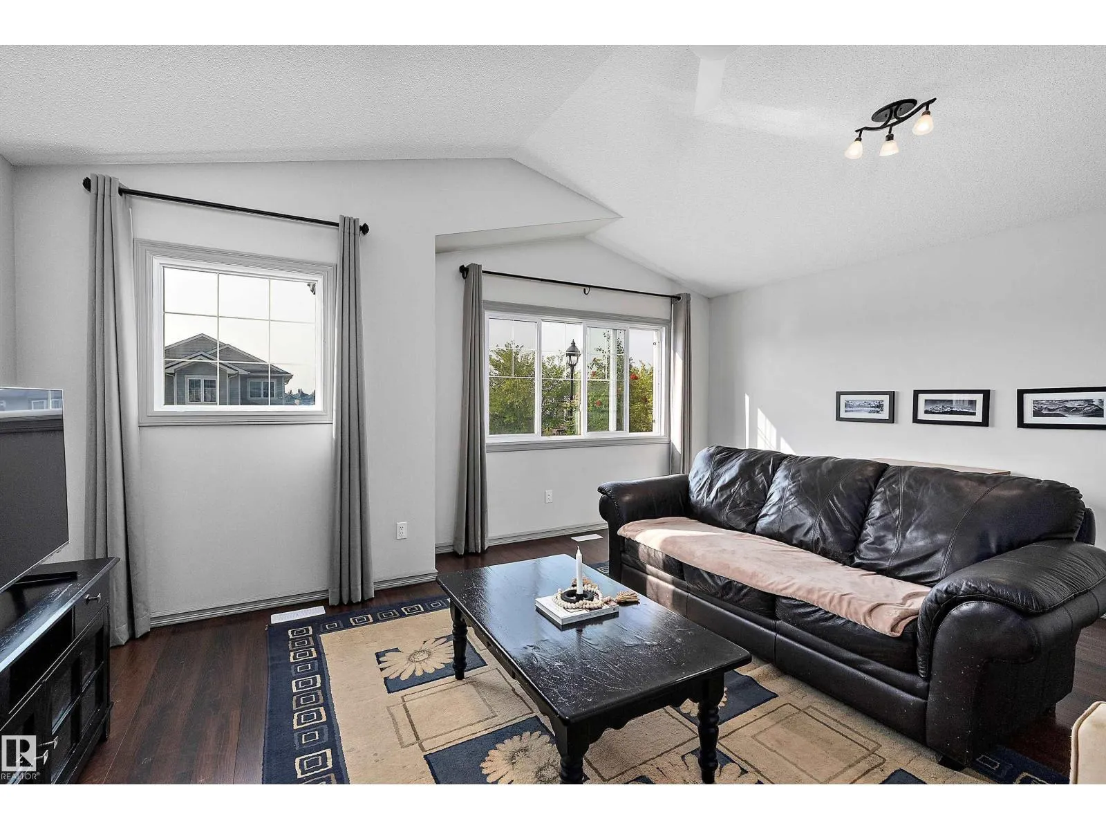 84 SELKIRK PL