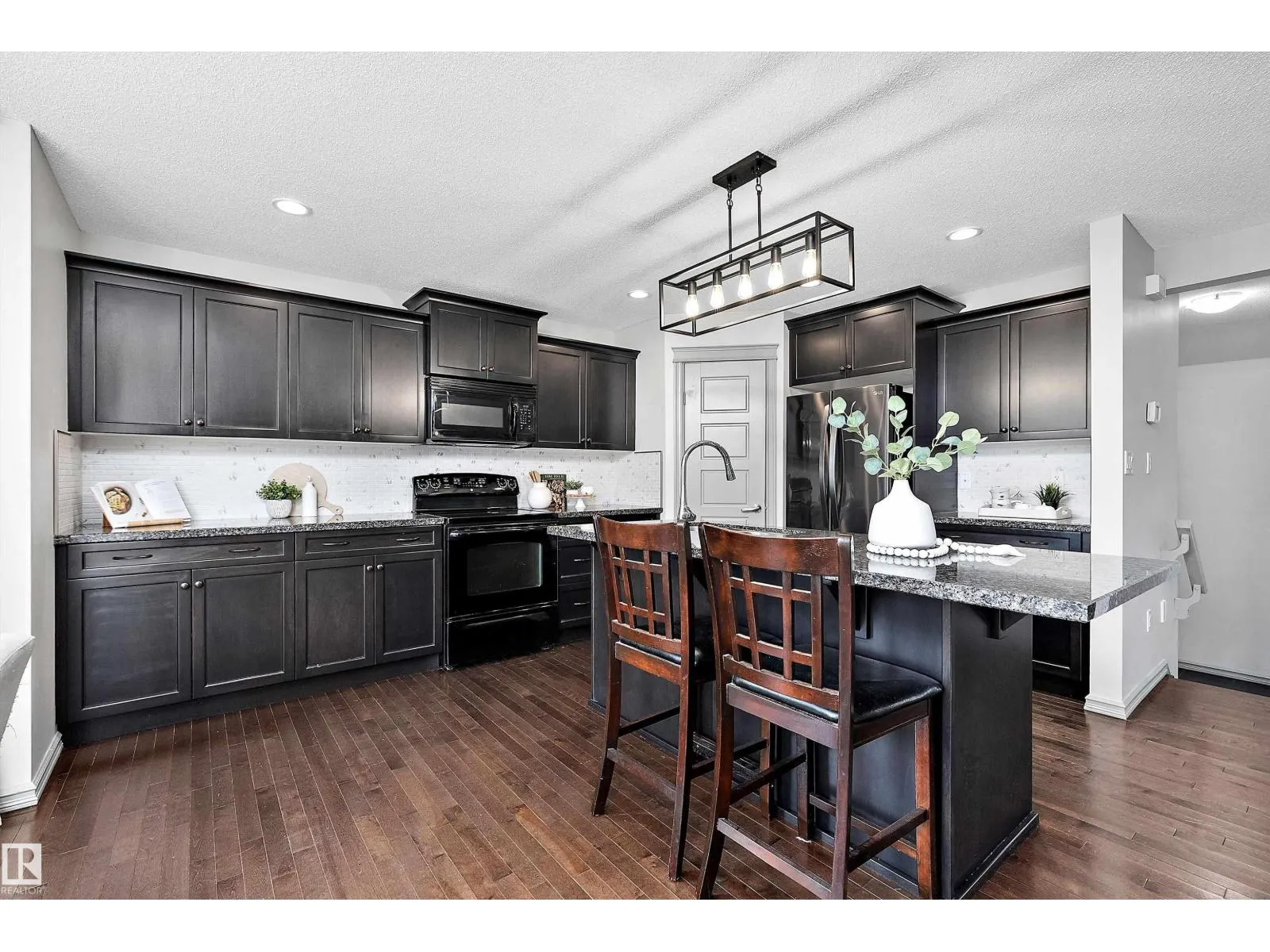 84 SELKIRK PL