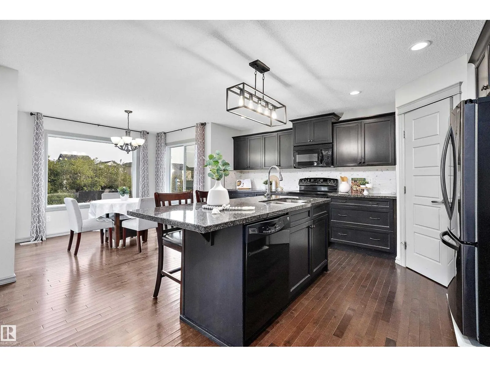 84 SELKIRK PL