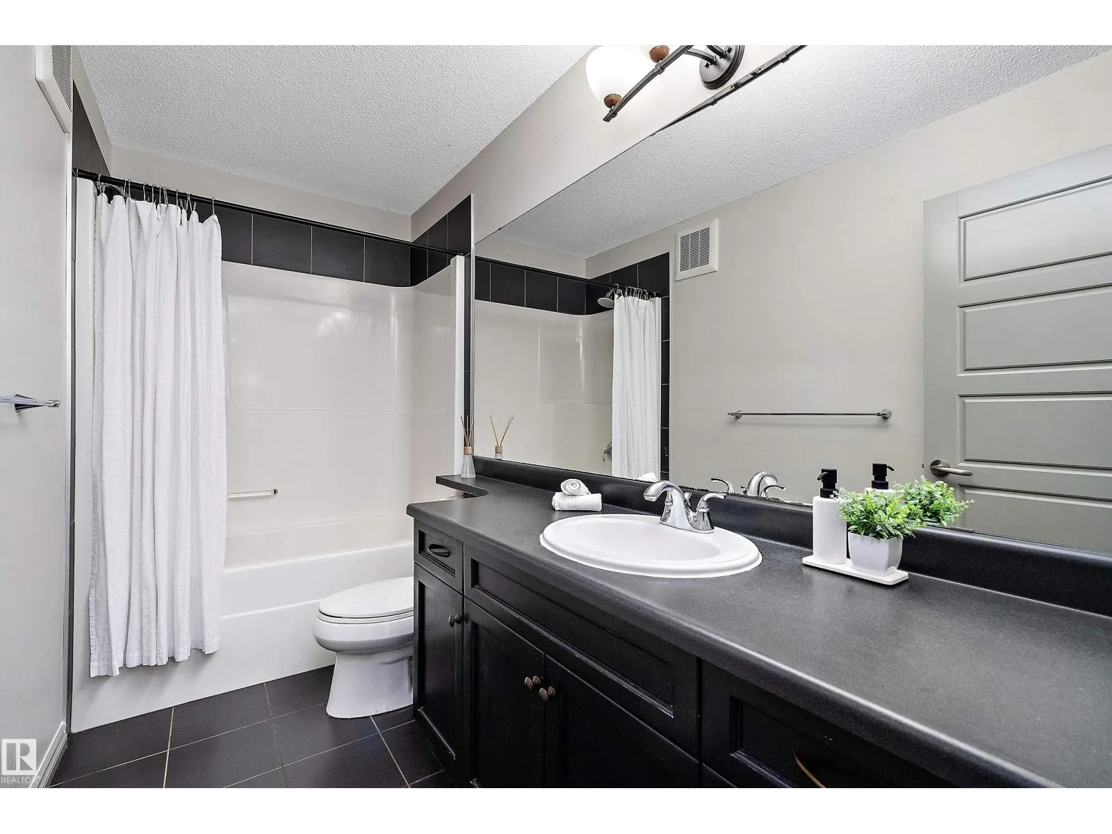 84 SELKIRK PL