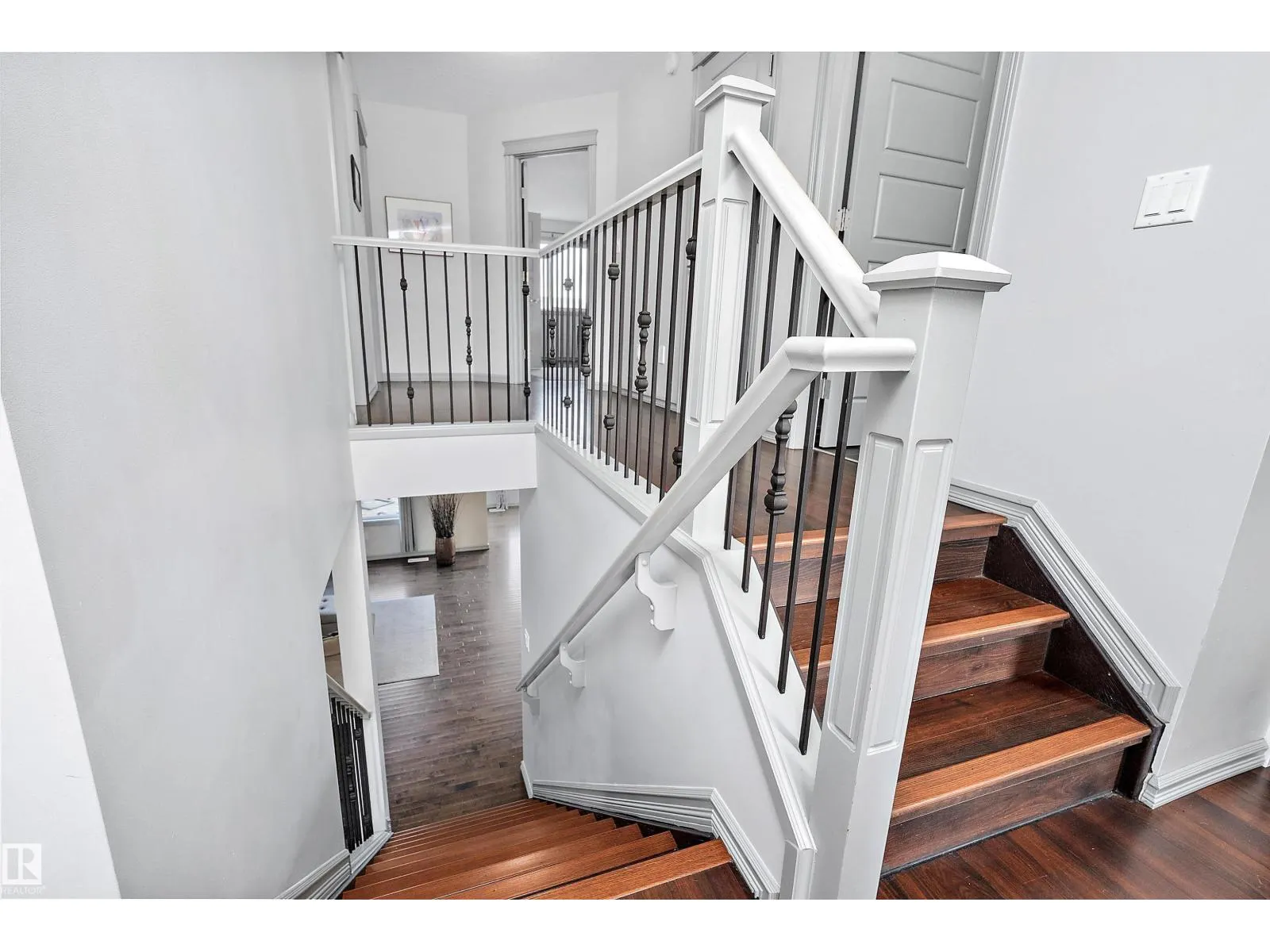 84 SELKIRK PL