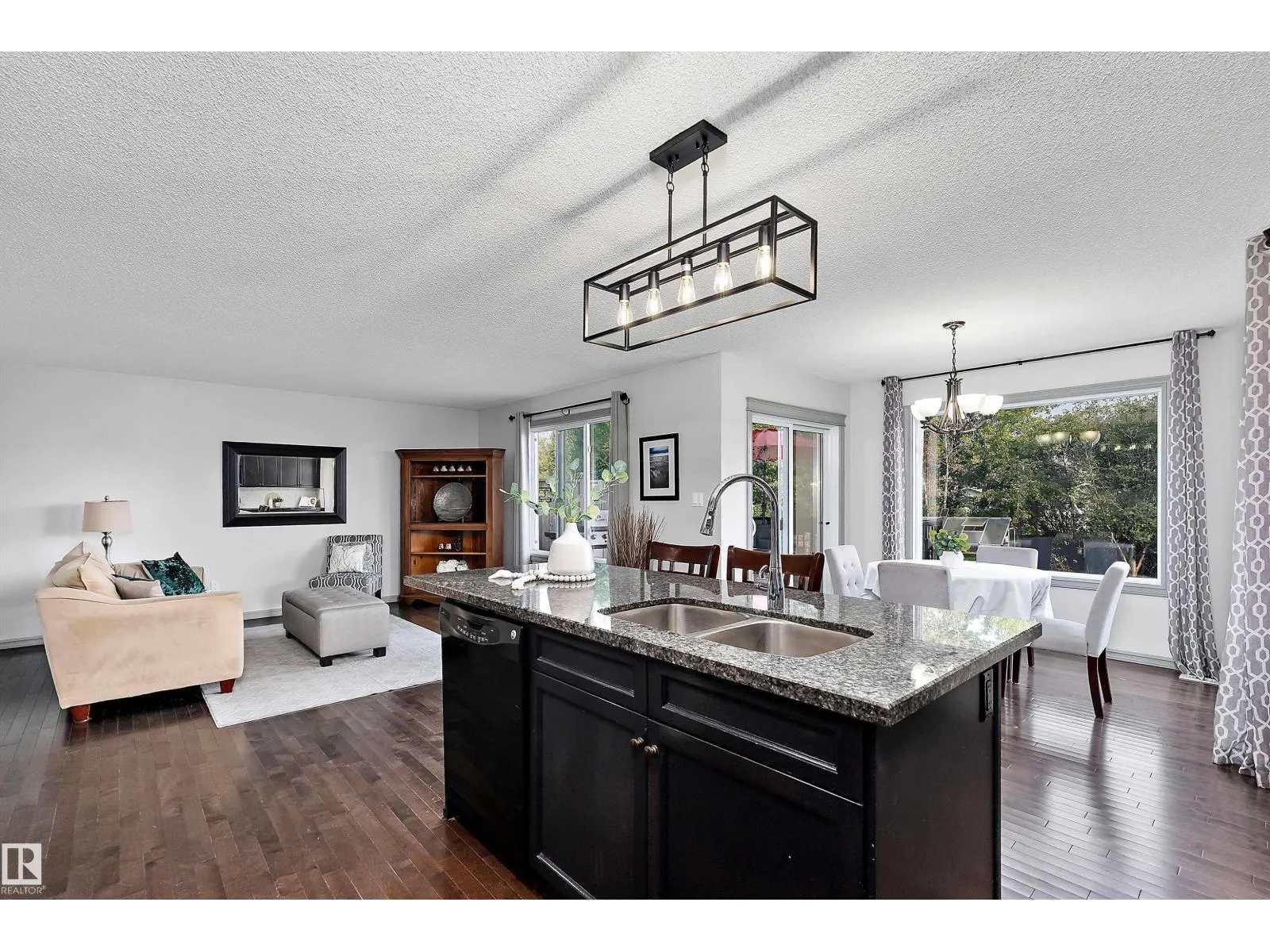 84 SELKIRK PL