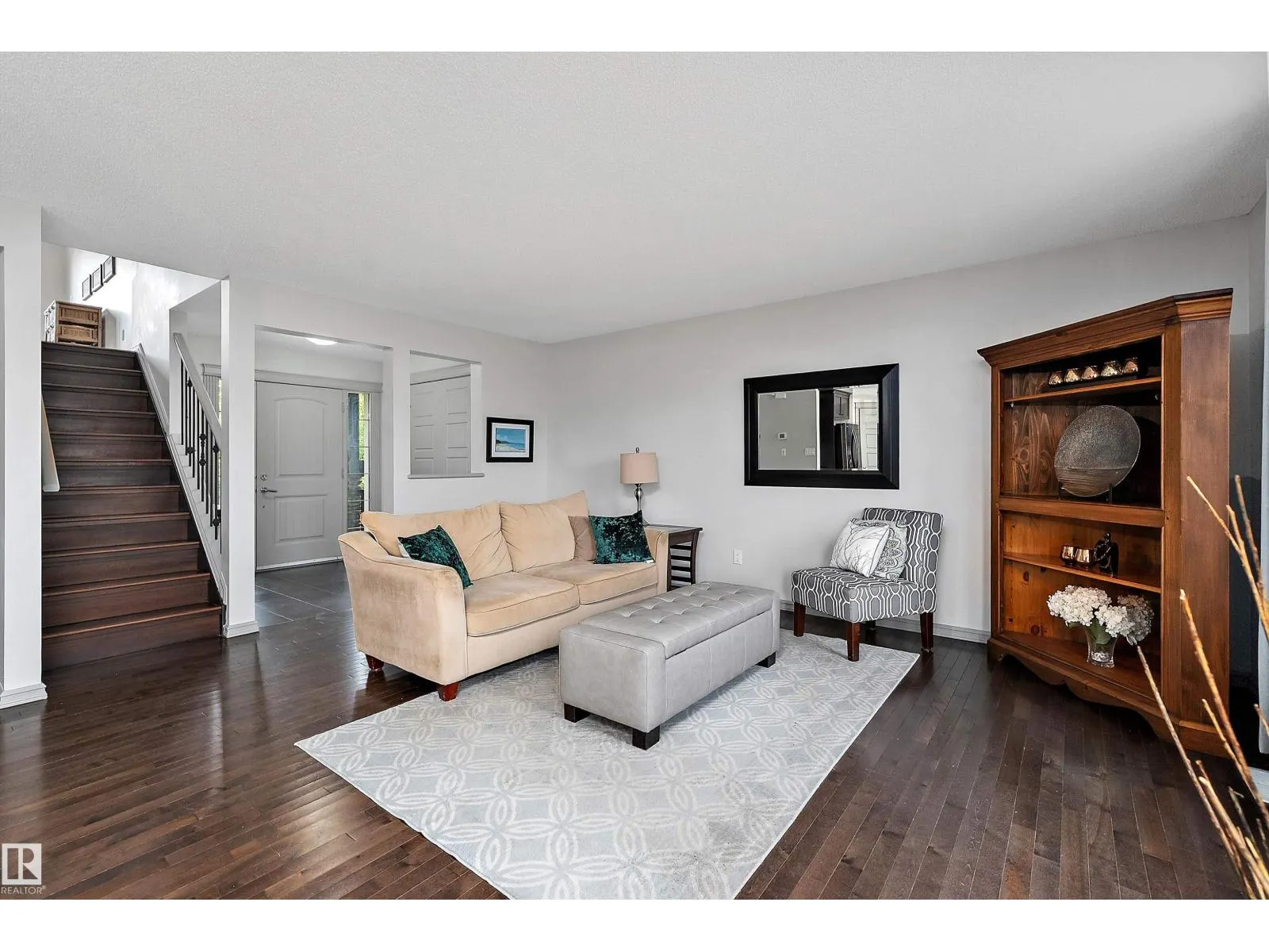 84 SELKIRK PL