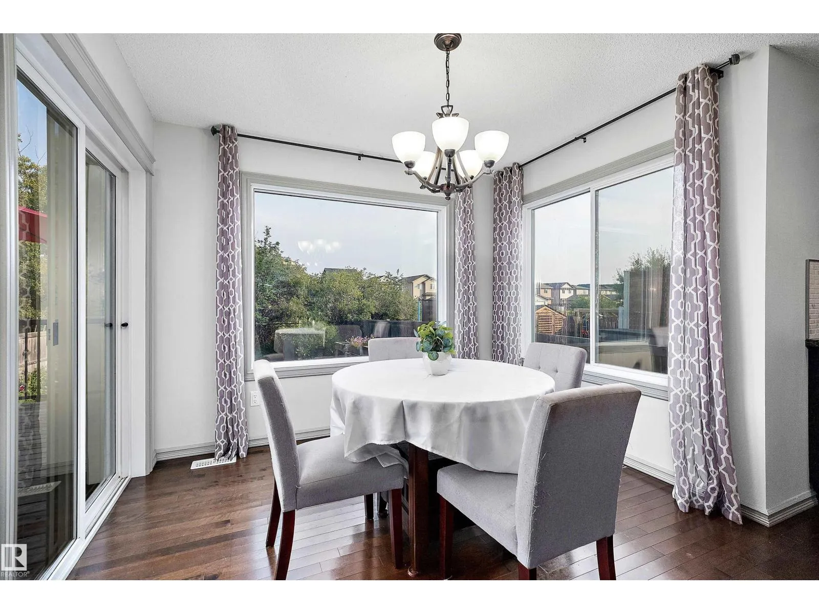 84 SELKIRK PL