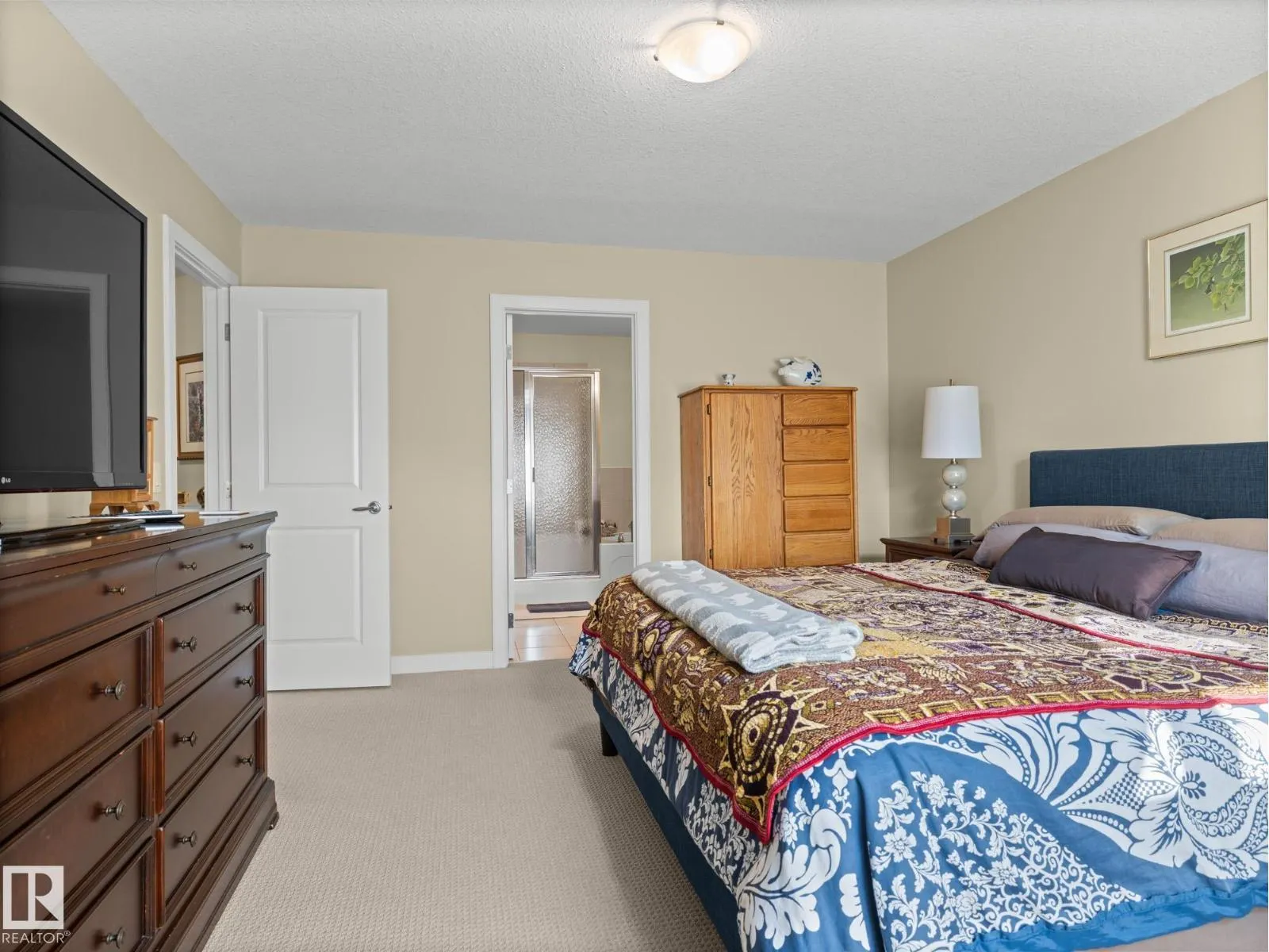 #6 10240 90 ST NW
