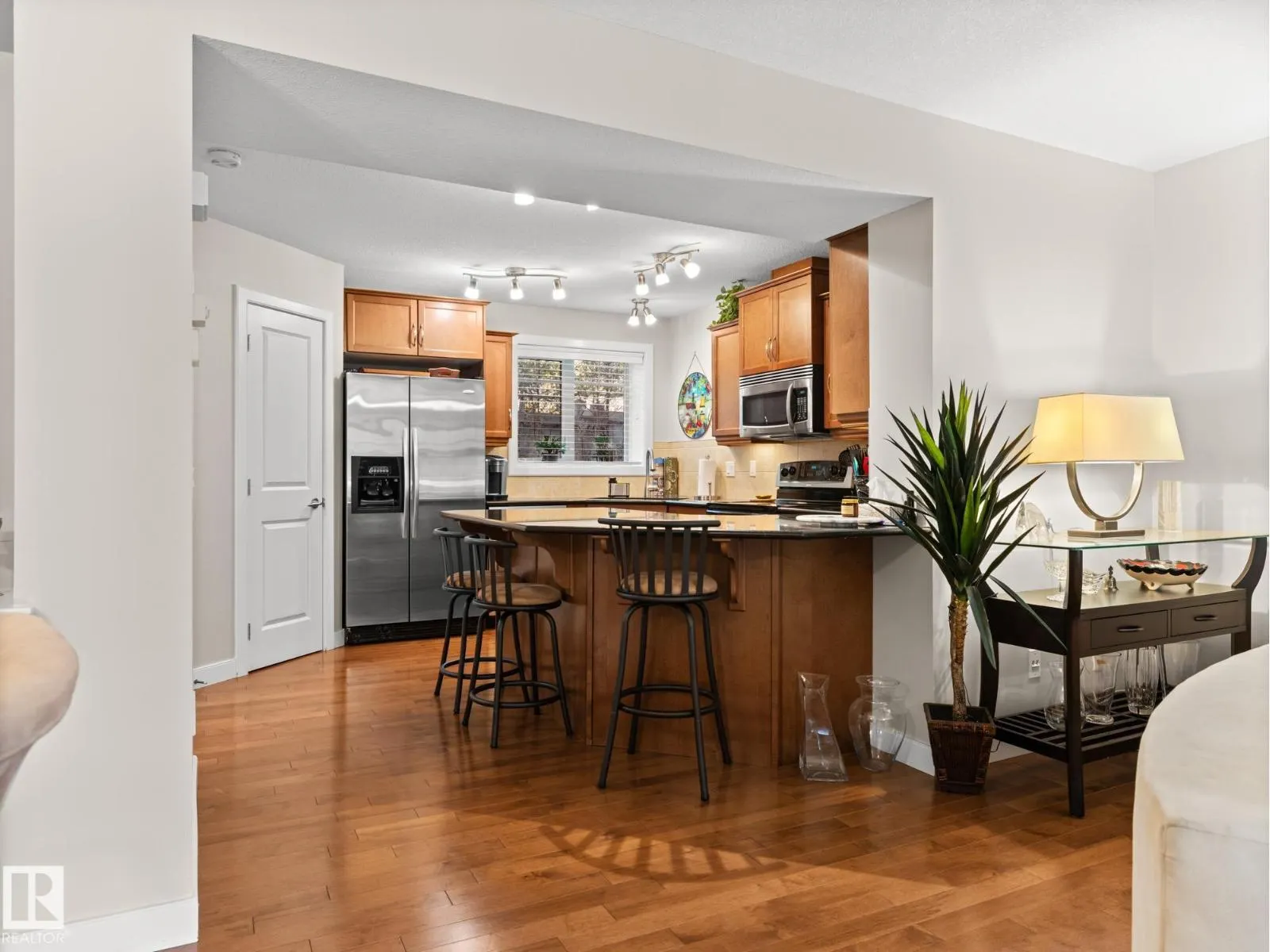 #6 10240 90 ST NW