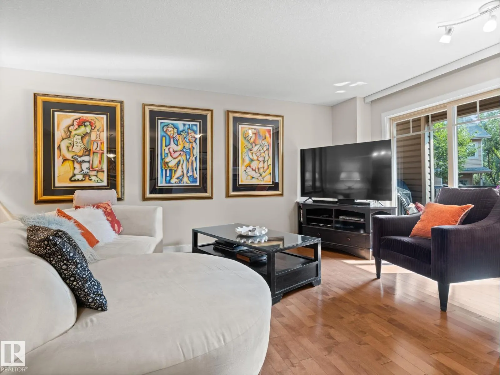 #6 10240 90 ST NW