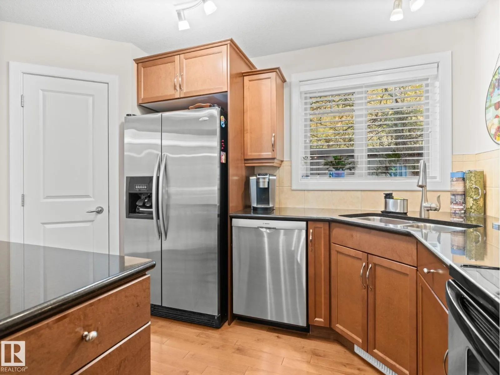 #6 10240 90 ST NW