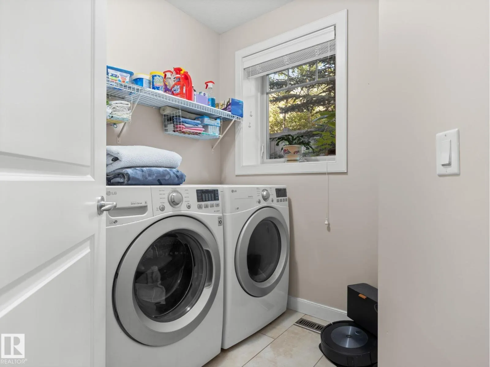 #6 10240 90 ST NW