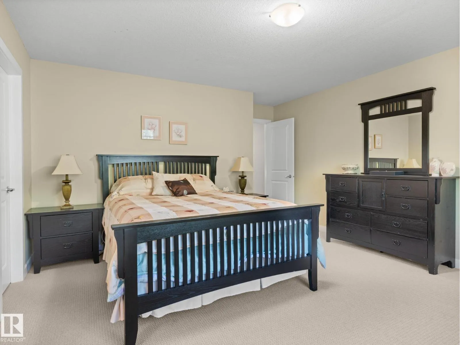#6 10240 90 ST NW