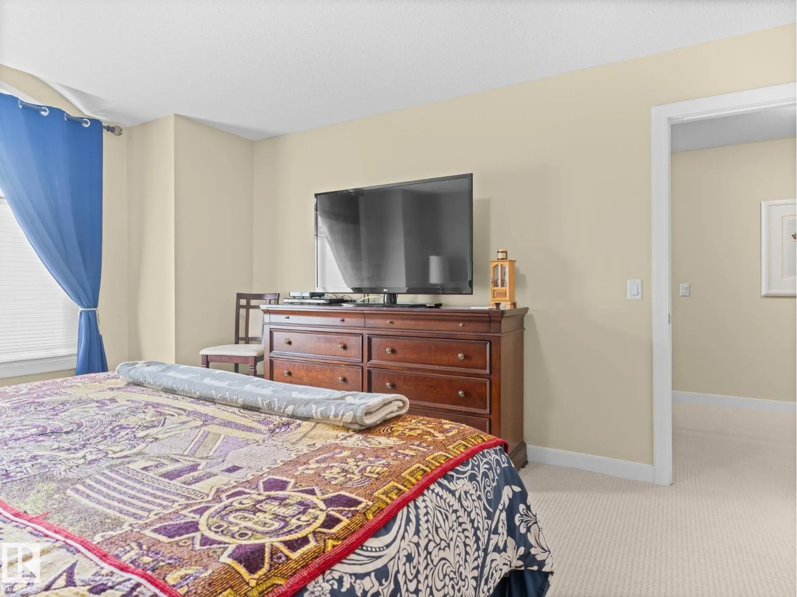 #6 10240 90 ST NW