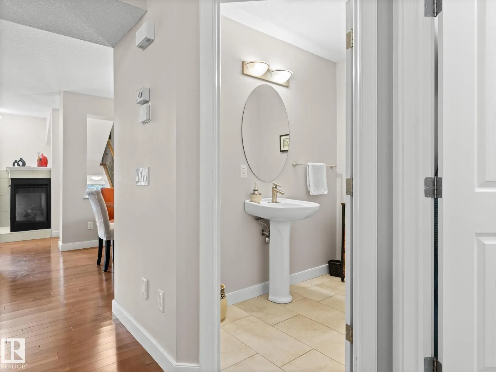 #6 10240 90 ST NW