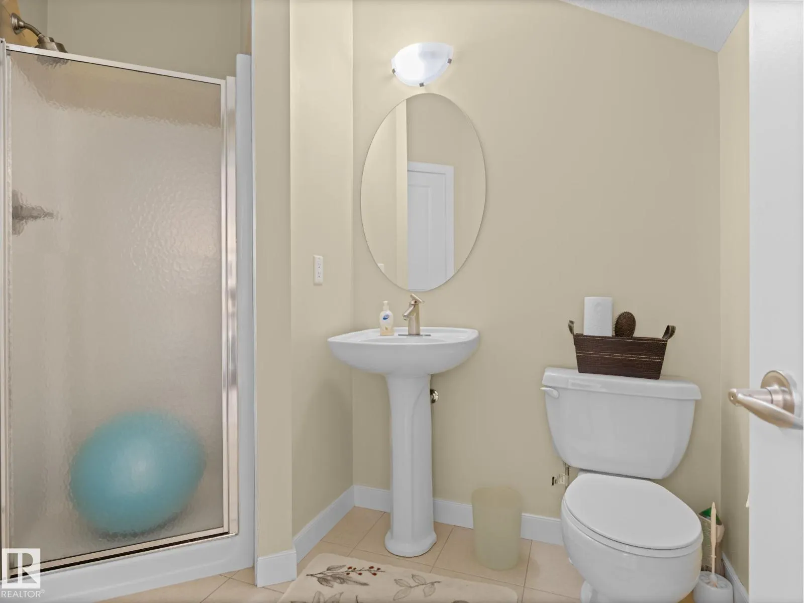 #6 10240 90 ST NW