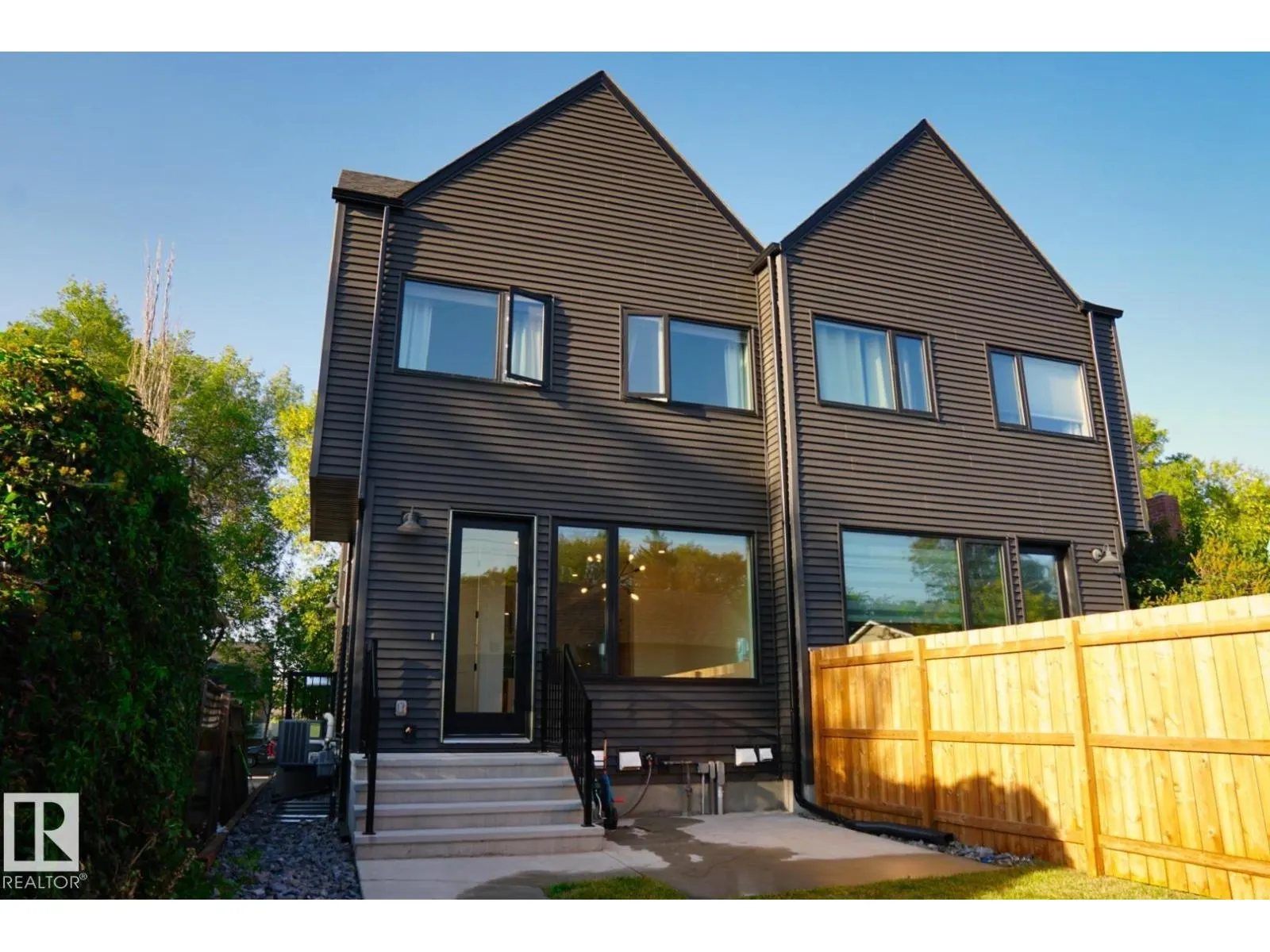 7553 81 AV NW