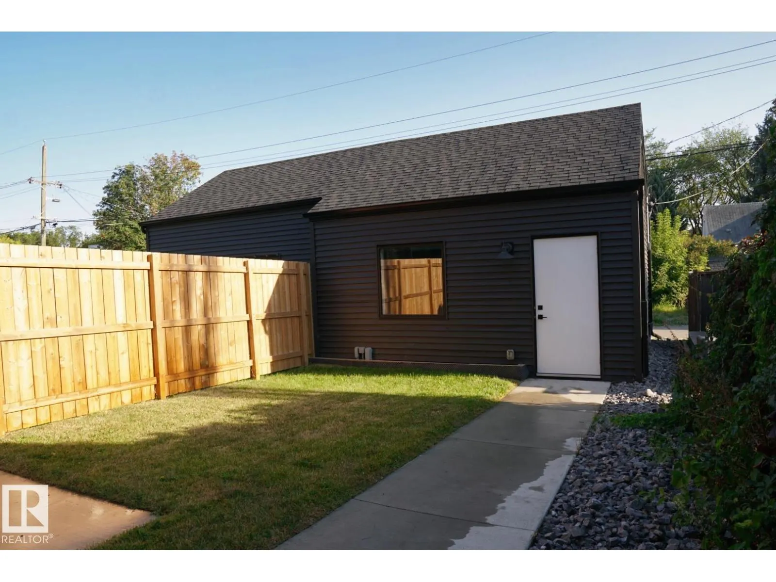 7553 81 AV NW