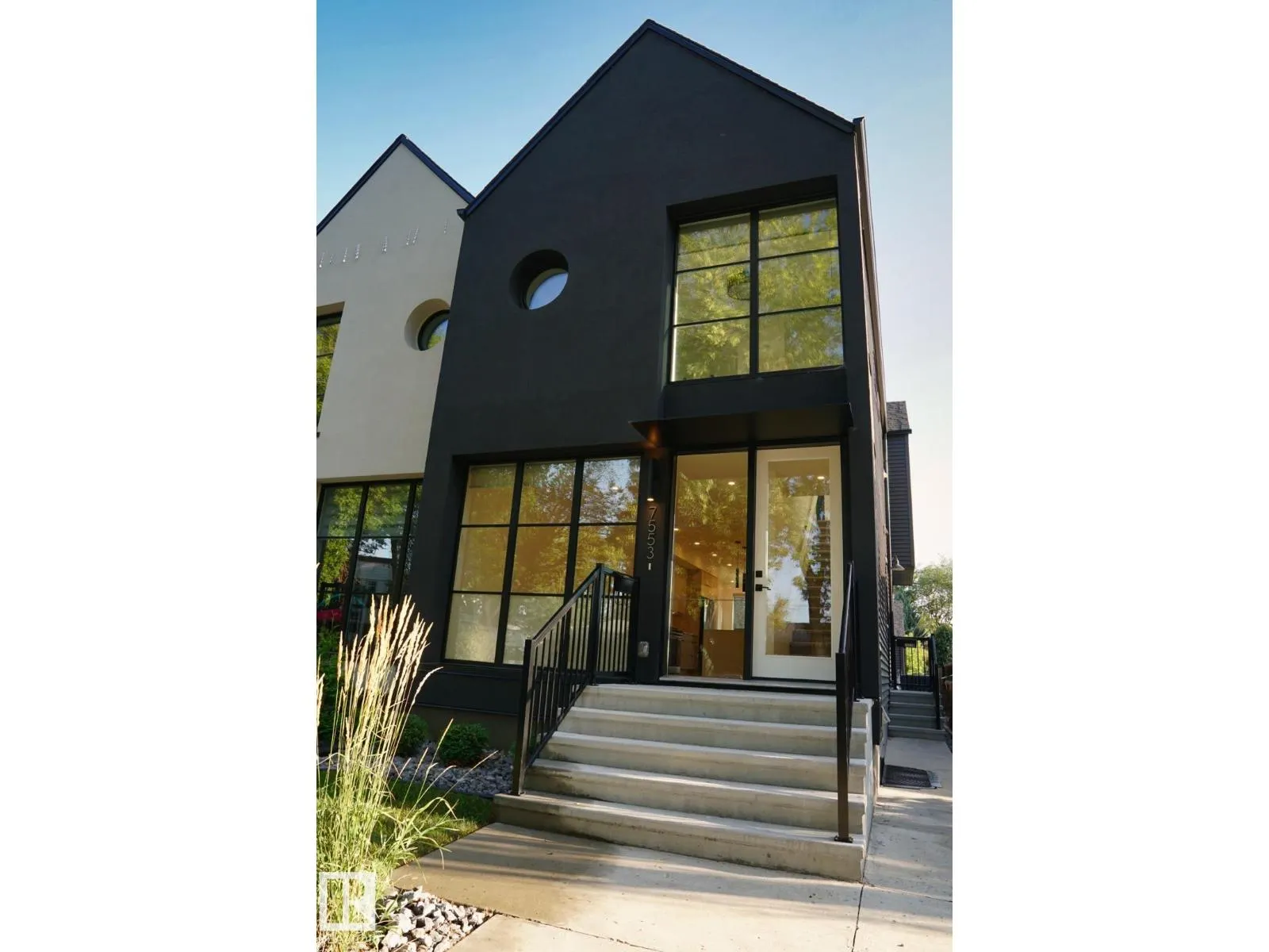 7553 81 AV NW
