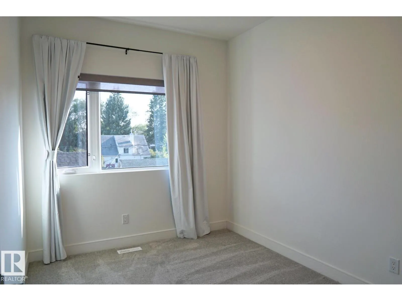 7553 81 AV NW