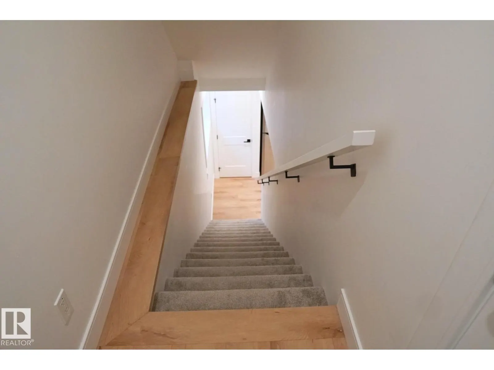 7553 81 AV NW