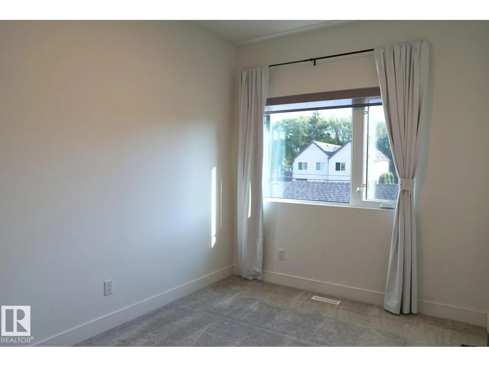 7553 81 AV NW